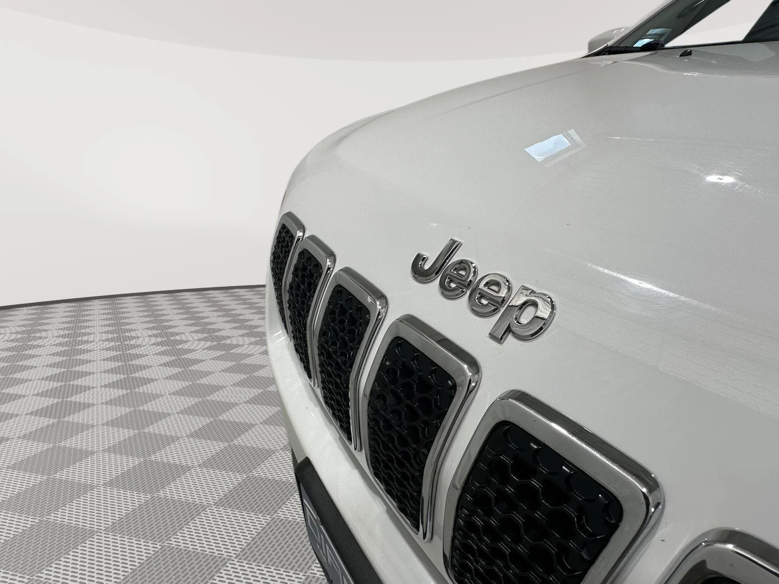 Used 2019 Bright White Clearcoat Jeep Limited image 30