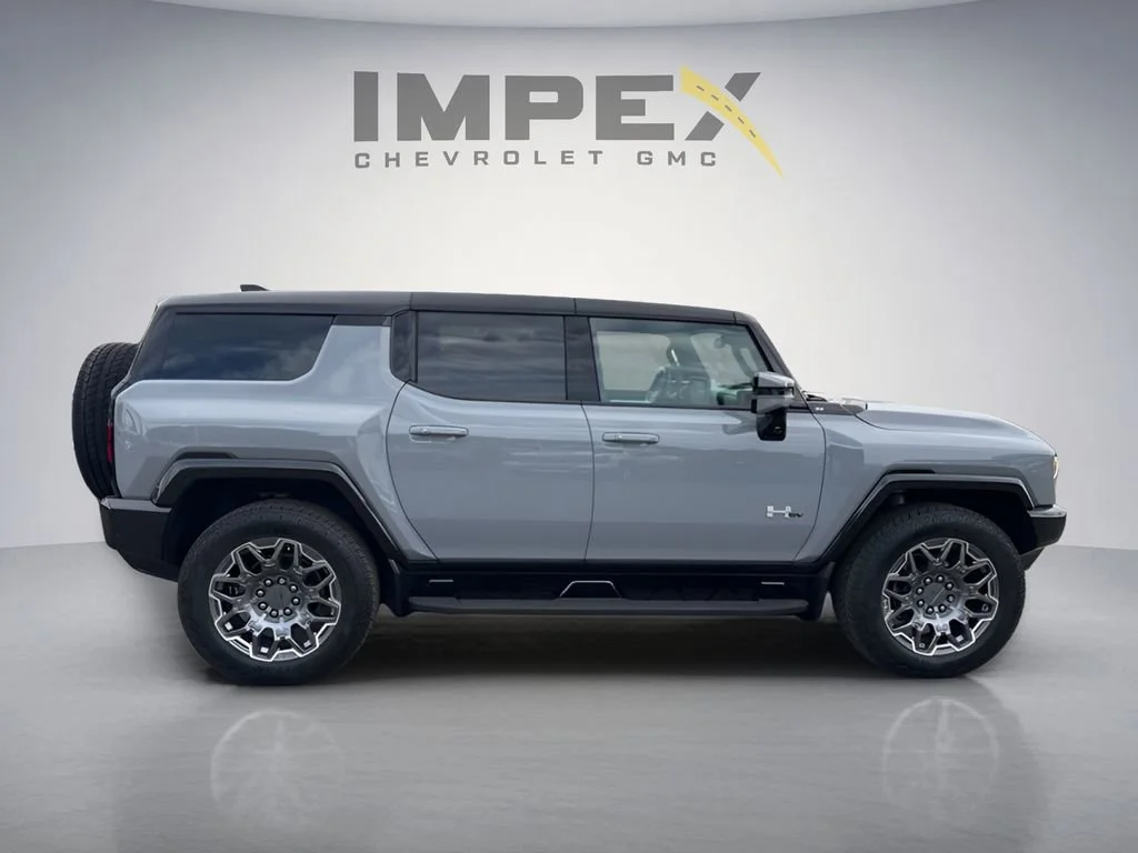 Used 2025 Meteorite Metallic (Grey) GMC 3X image 6
