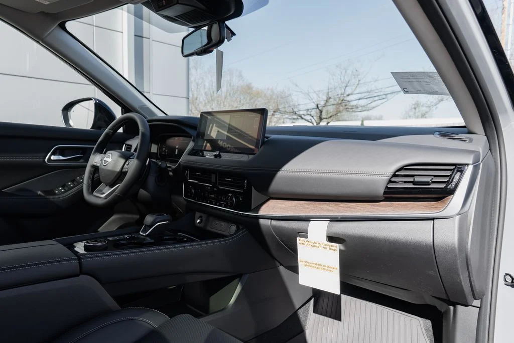 New 2026 Boulder Gray Pearl / Super Black Two-tone Nissan Platinum image 29