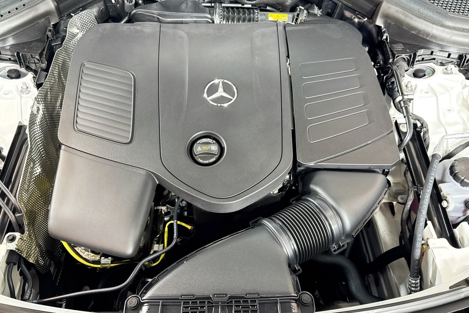 New 2026 Polar White Mercedes-Benz GLC 300 image 28