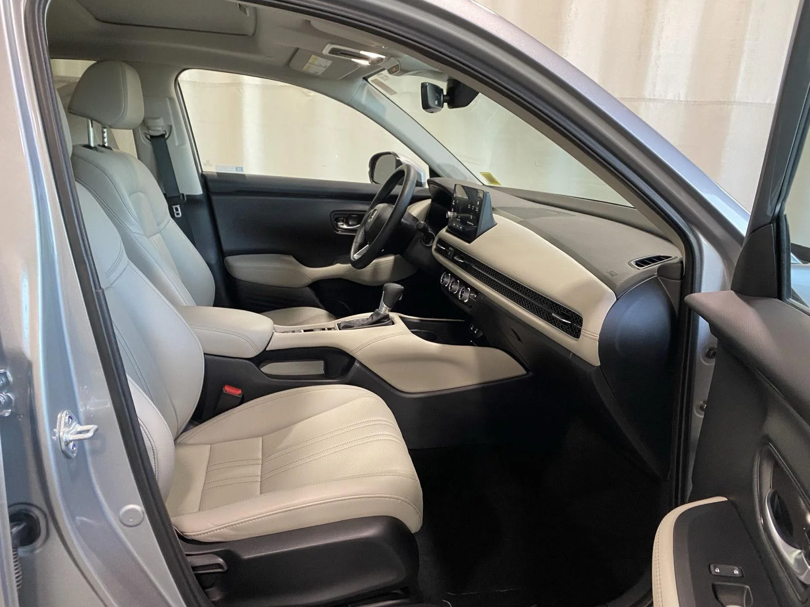 Used 2026 Solar Silver Metallic Honda EX-L image 11