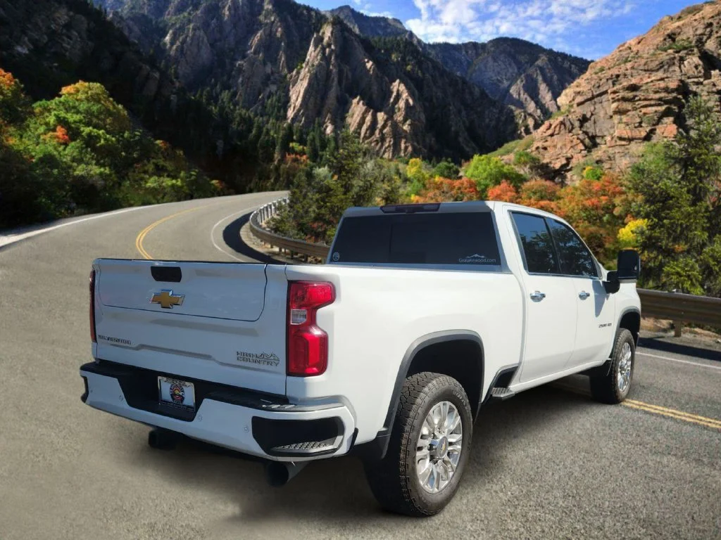 Used 2023 White Chevrolet High Country image 3