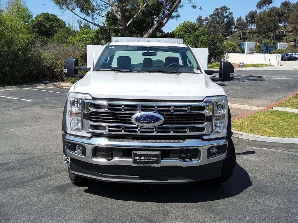 2025 Ford F-550 Super Duty Chassis Cab XL - Photo 32