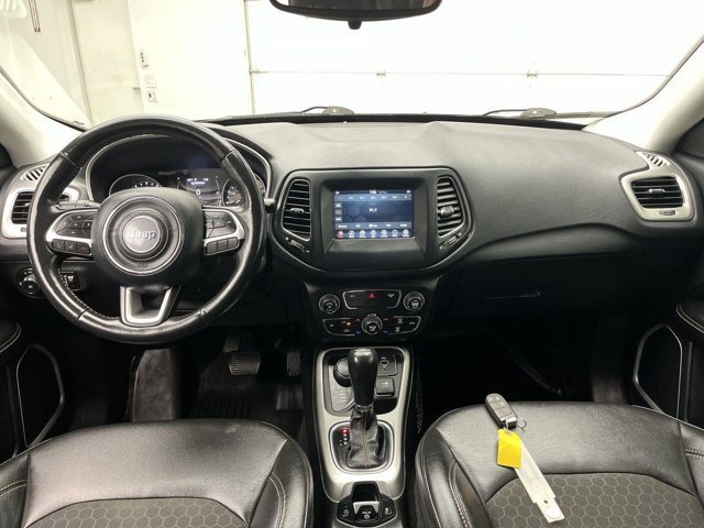 Used 2020 Billet Silver Metallic Clearcoat Jeep Latitude image 4