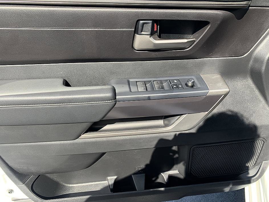Used 2025 Ice Toyota SR5 image 9