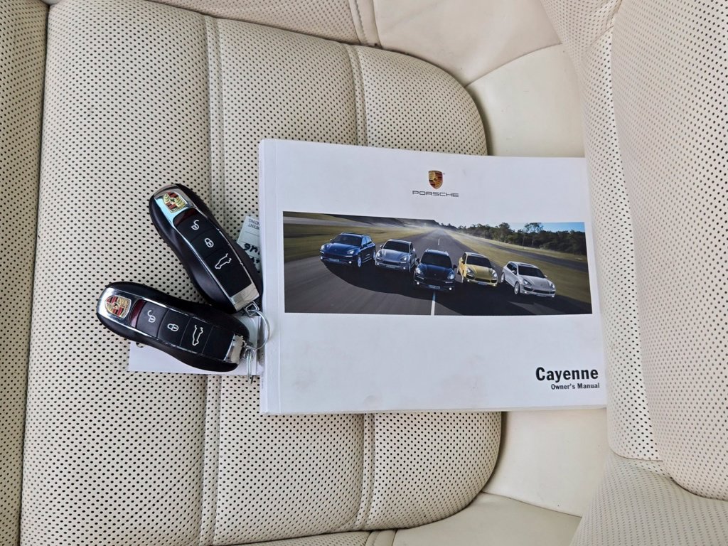 Used 2011 Blue Porsche Turbo image 12