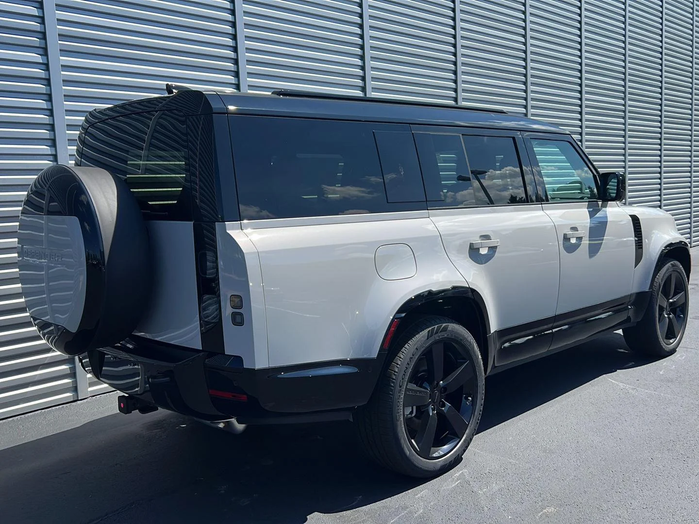 New 2026 Borasco Grey Metallic Land Rover X-Dynamic SE image 5