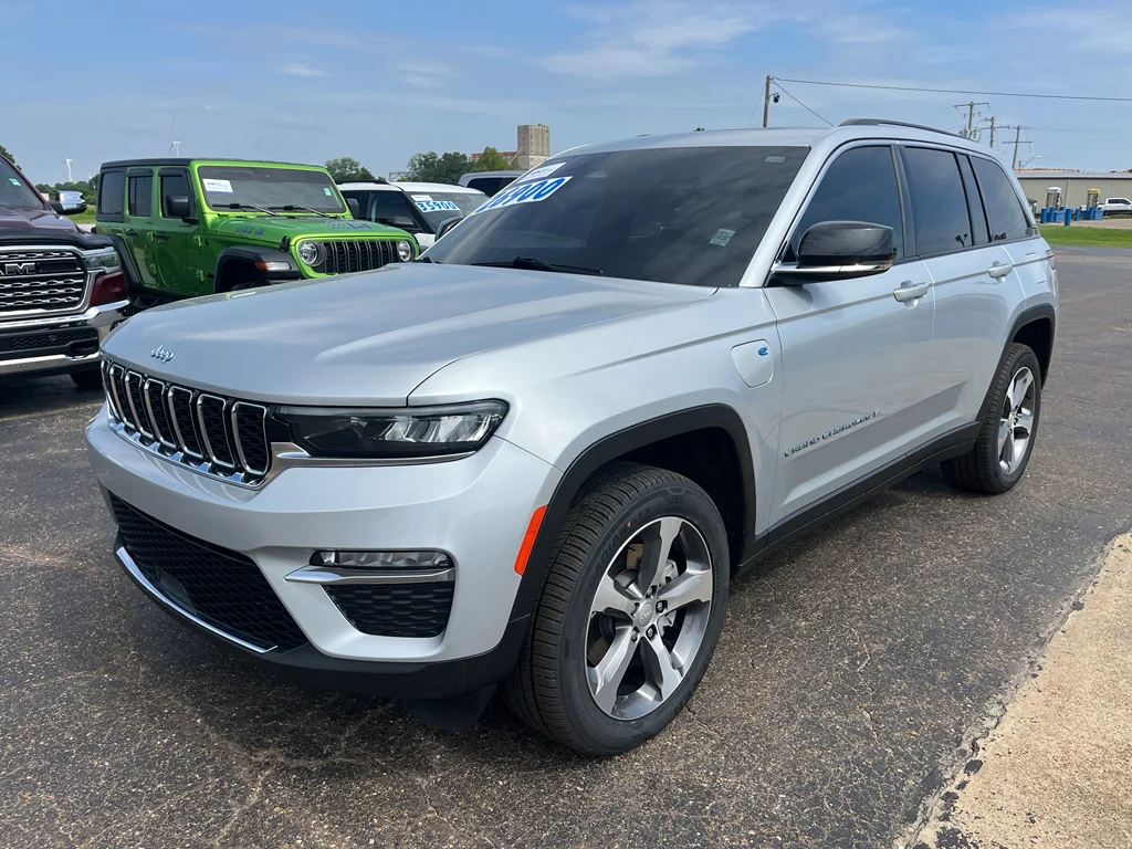 Used 2023 Silver Zynith Jeep 4xe image 1