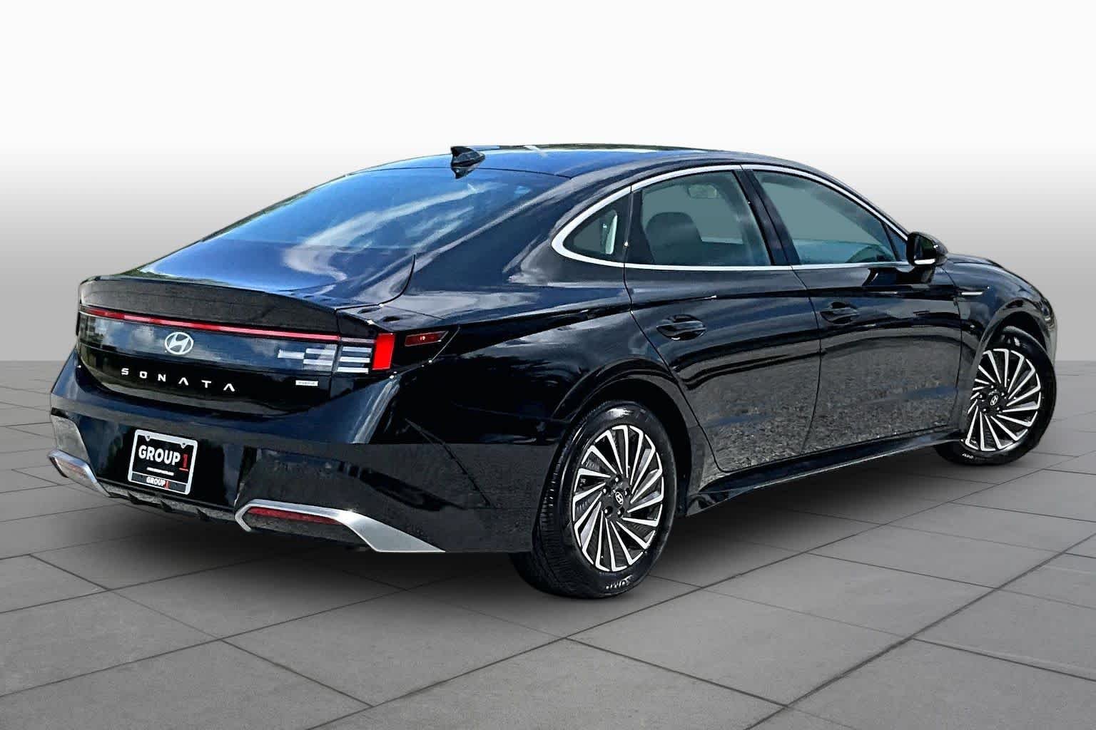 Used 2026 Abyss Black Hyundai SEL image 13