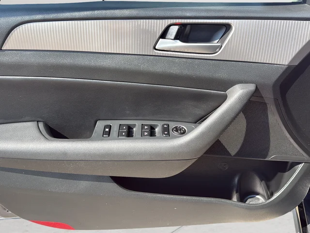 Used 2018 Gray Hyundai Sport image 23