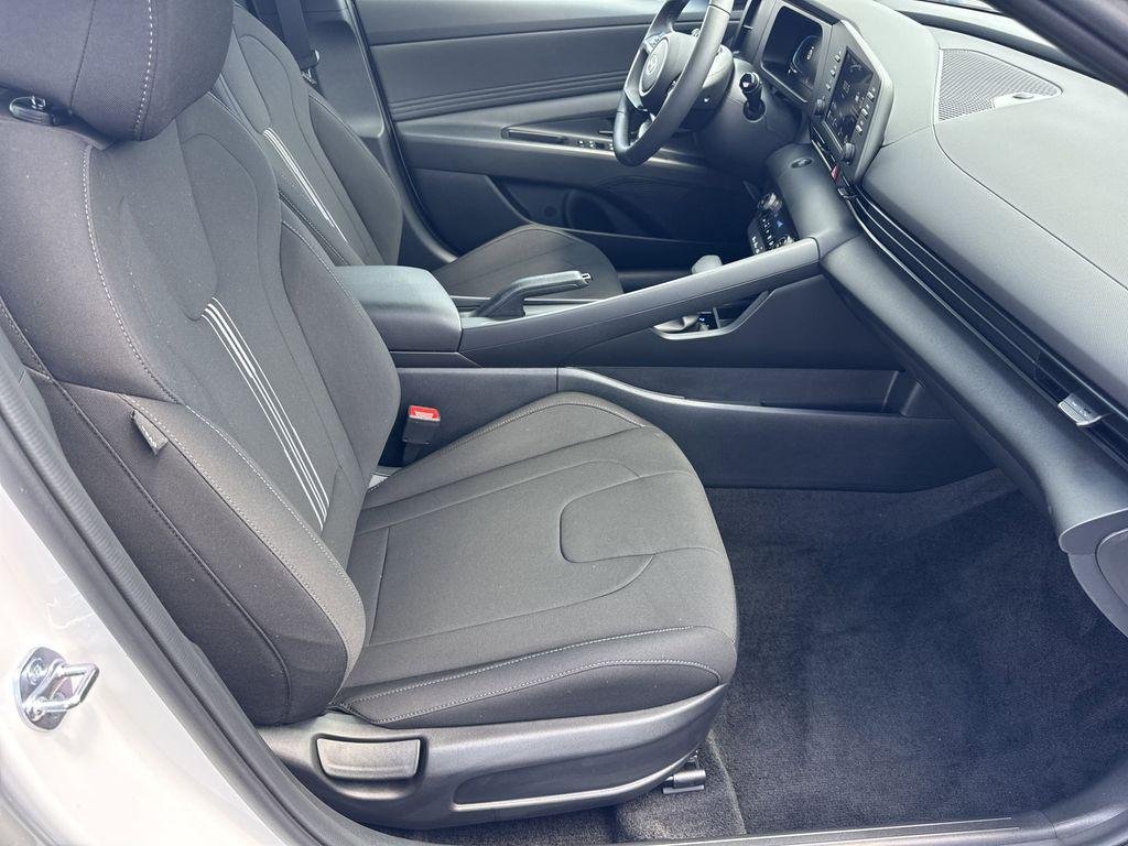 2025 Hyundai Elantra SEL - Photo 13