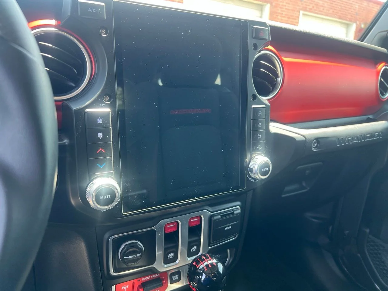Used 2019 Gray Jeep Rubicon image 25