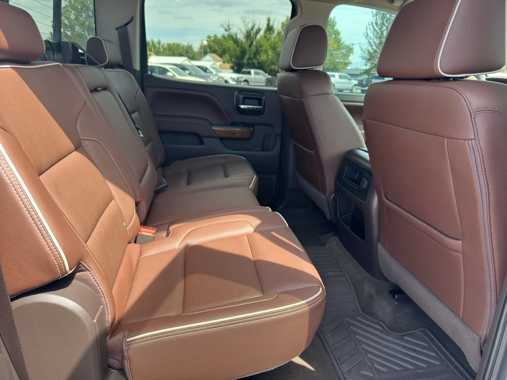 Used 2017 Iridescent Pearl Tricoat Chevrolet High Country image 18