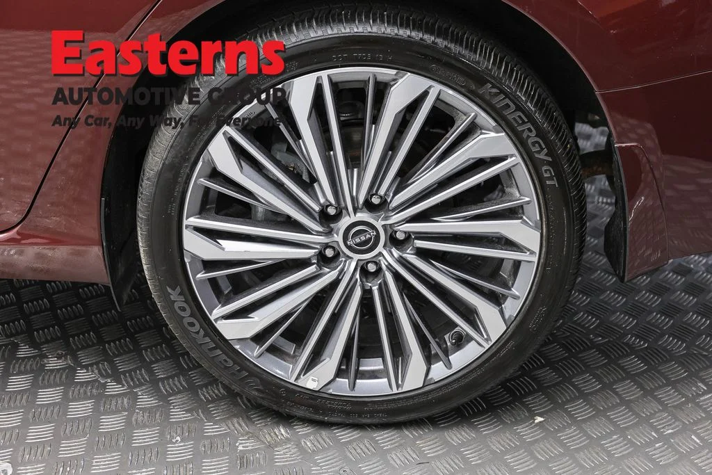 Used 2024 Red Nissan 2.5 SL image 8