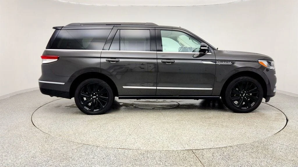 Used 2024 Chroma Caviar Dark Gray Metallic Clearcoat Lincoln Black Label 4x4 image 4