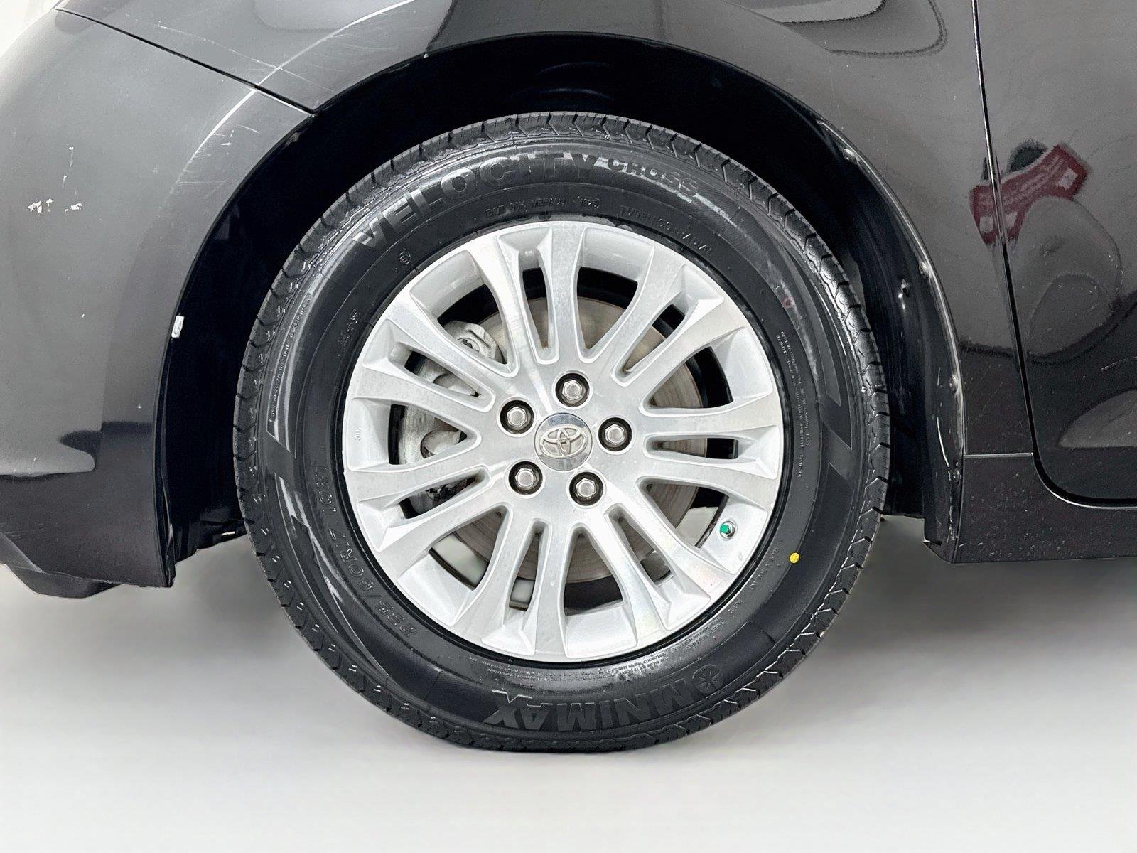 Used 2013 Black Toyota XLE image 46