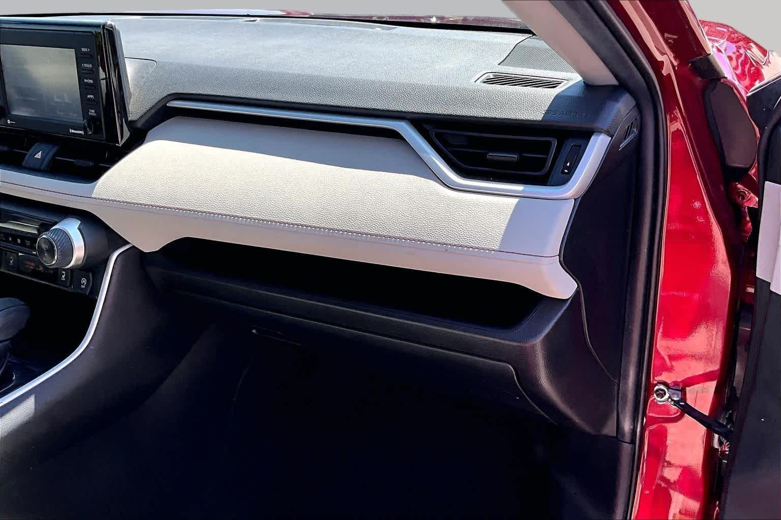 Used 2020 Ruby Flare Pearl Toyota XLE image 18