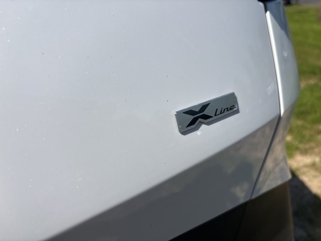 Used 2023 White Kia X-Line image 31