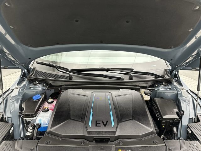 Certified Used 2024 Blue Hyundai SE image 25