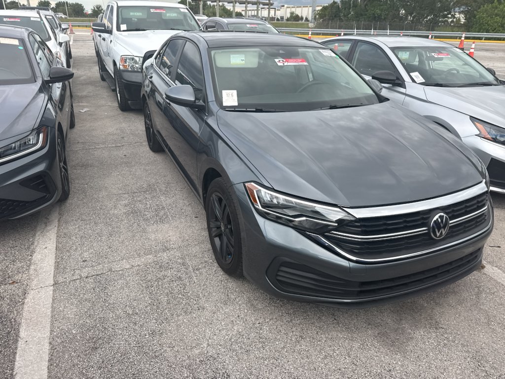 Used 2023 Platinum Gray Metallic Volkswagen SE image 2