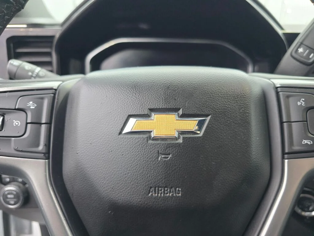 Used 2024 Summit White Chevrolet LT image 29