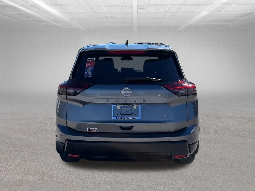 Used 2024 Gray Nissan S image 5