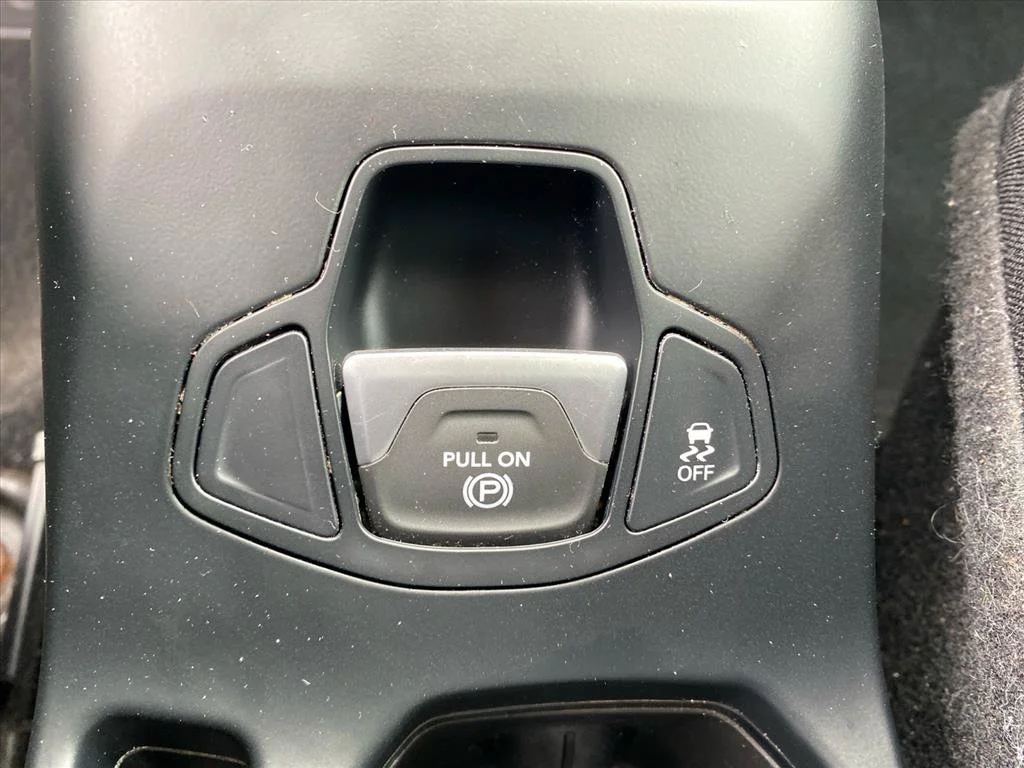 Used 2018 Black Jeep Latitude image 13