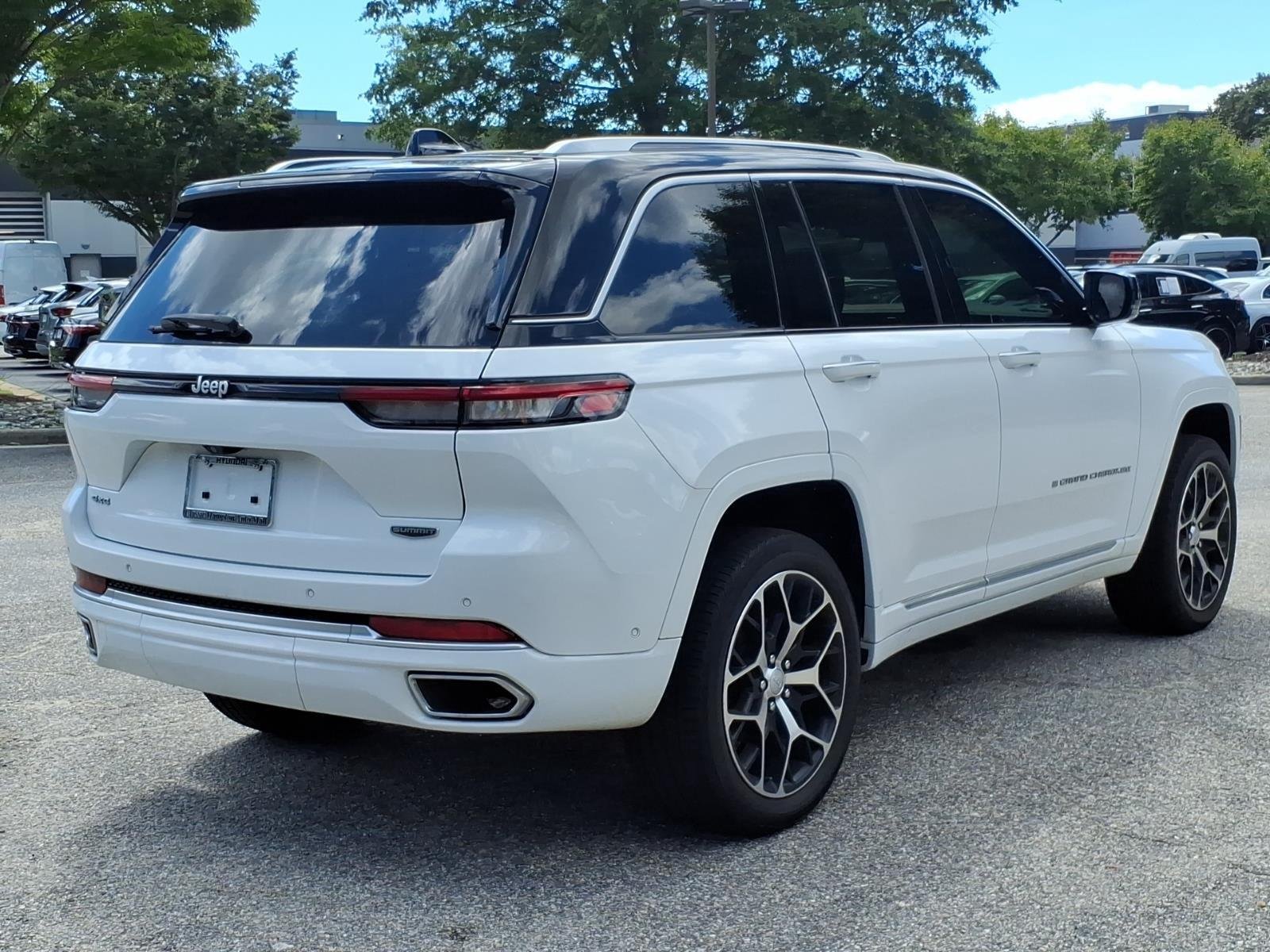 Used 2022 Bright White Clearcoat Jeep Summit Reserve image 8