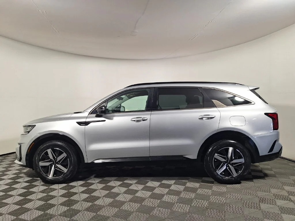 Used 2022 Sparkling Silver Kia S image 8