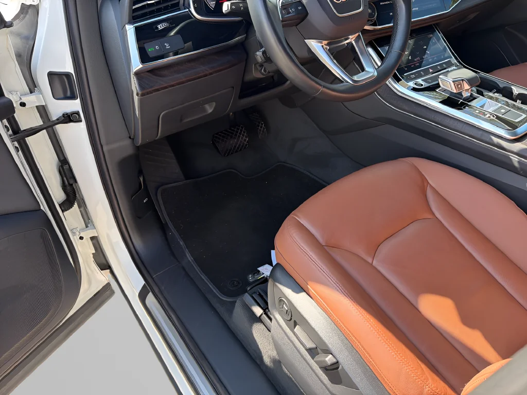 Used 2023  Audi 55 Premium image 17
