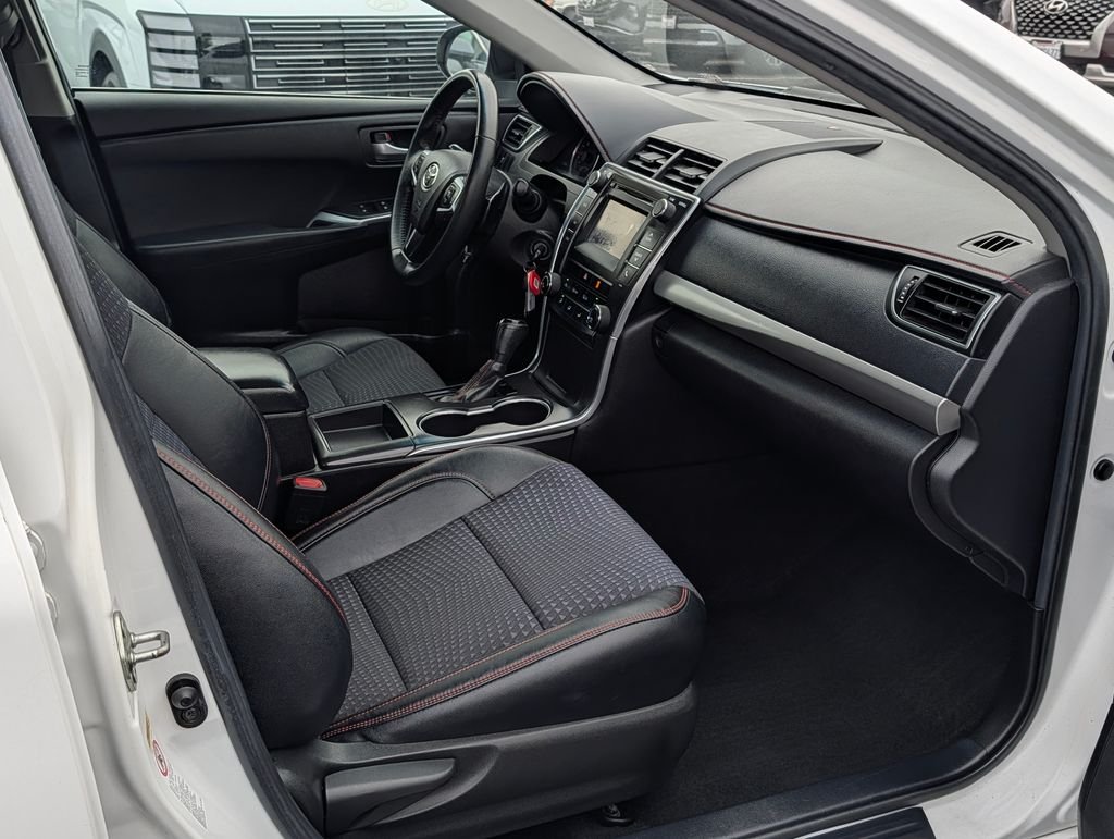 Used 2015 White Toyota SE image 9