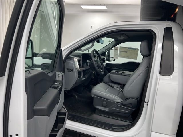 2025 Ford F-350 Super Duty Chassis Cab XL - Photo 10