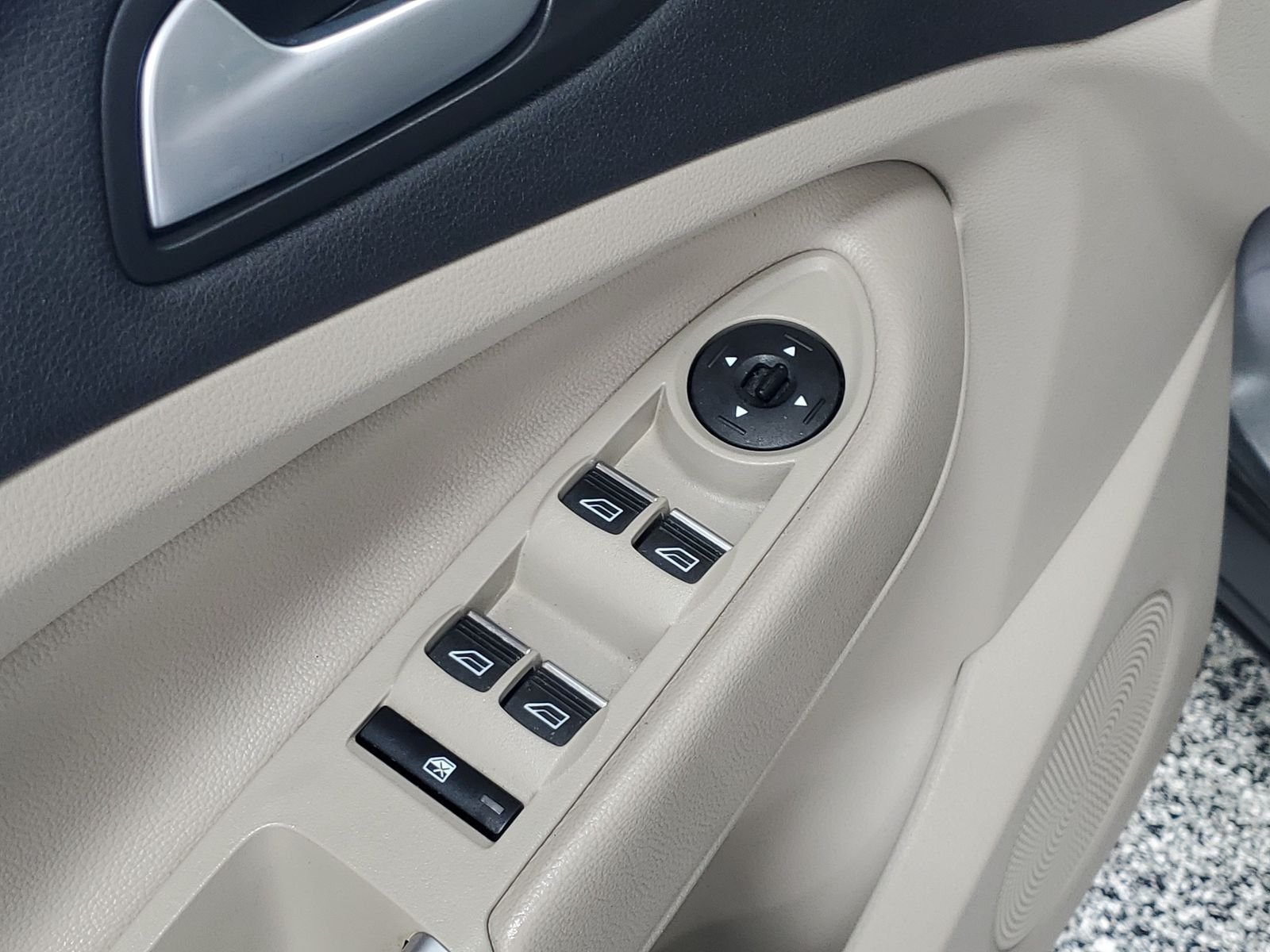 Used 2019 Gray Ford SEL image 9