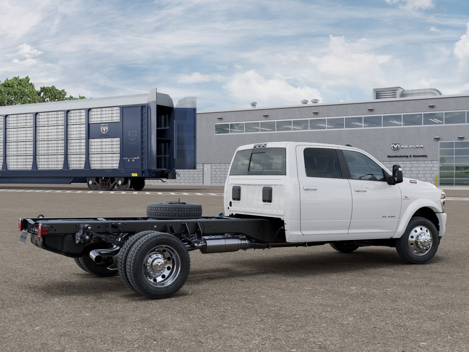 New 2027 Bright White Clear-Coat Paint RAM Tradesman 4x4 Crew Cab 84" CA 197.4" WB image 4