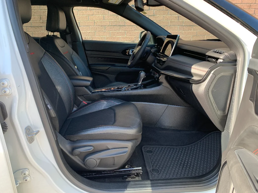 Used 2025 Bright White Clearcoat Jeep Trailhawk image 18