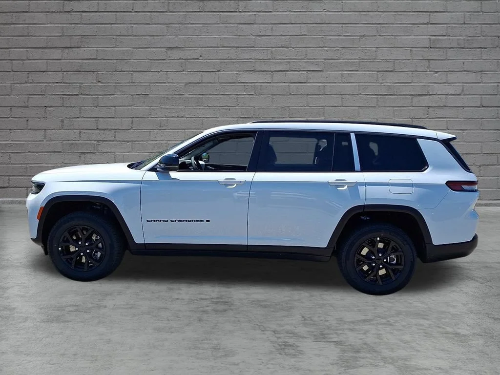 New 2026 Bright White Clearcoat Jeep Laredo Altitude image 5