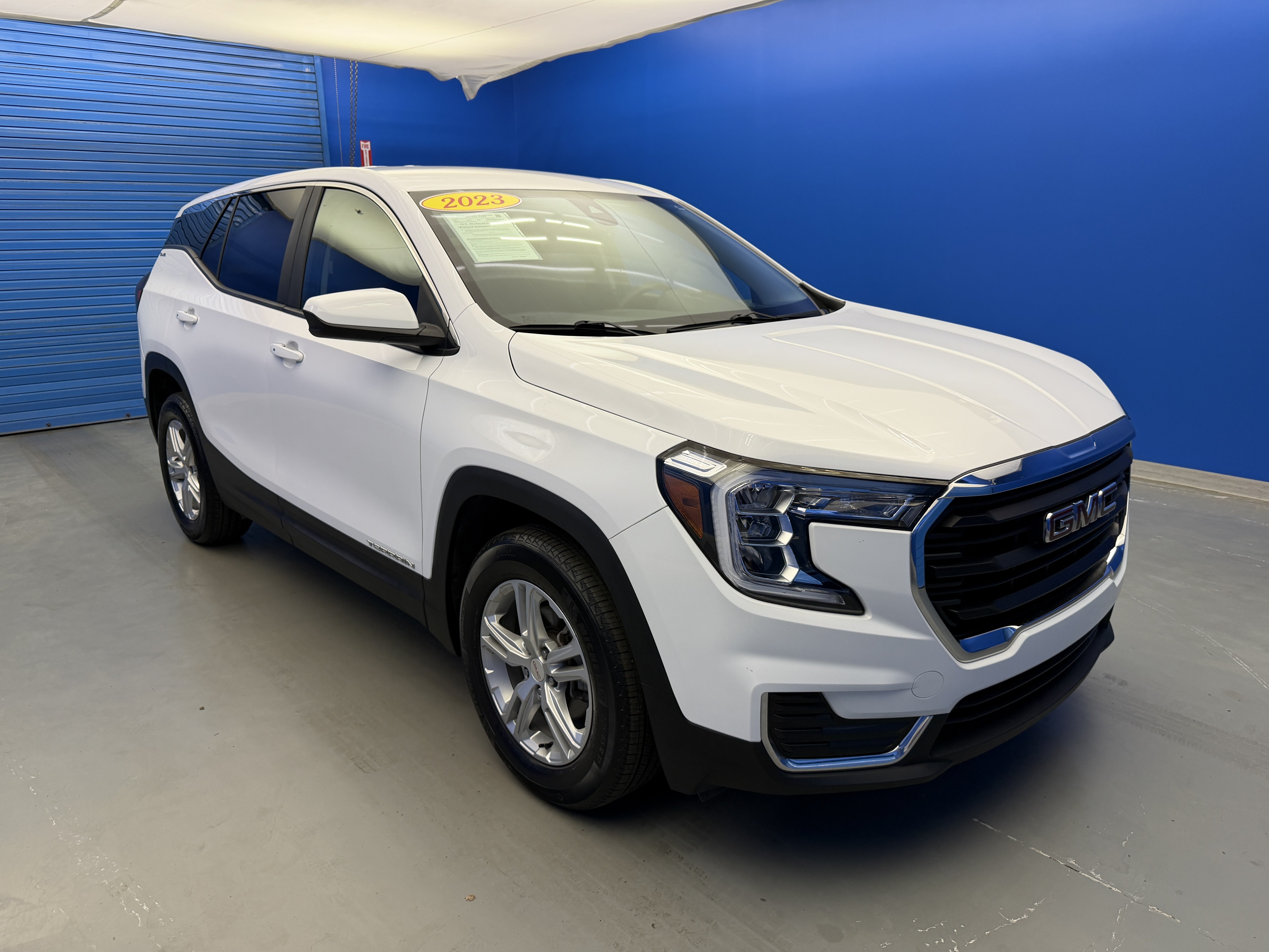 Used 2023 Summit White GMC SLE image 2