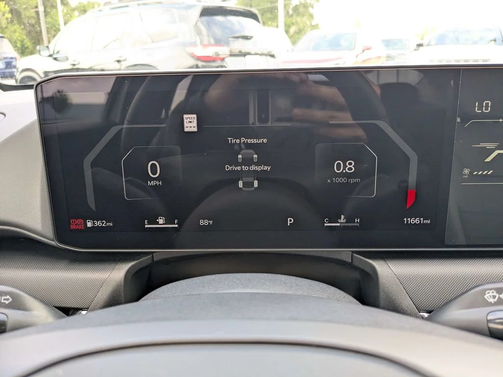 Used 2025  Kia EX image 26