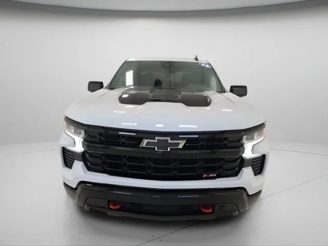 Used 2026 Summit White Chevrolet LT Trail Boss image 2