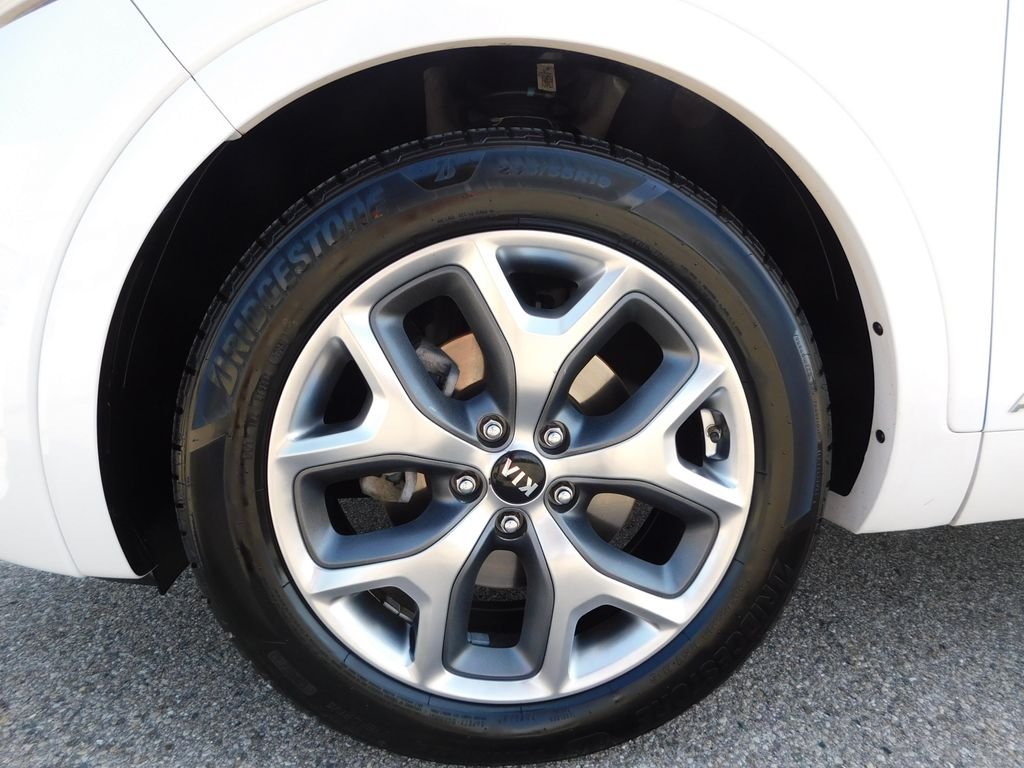 Used 2020 White Kia SX image 10