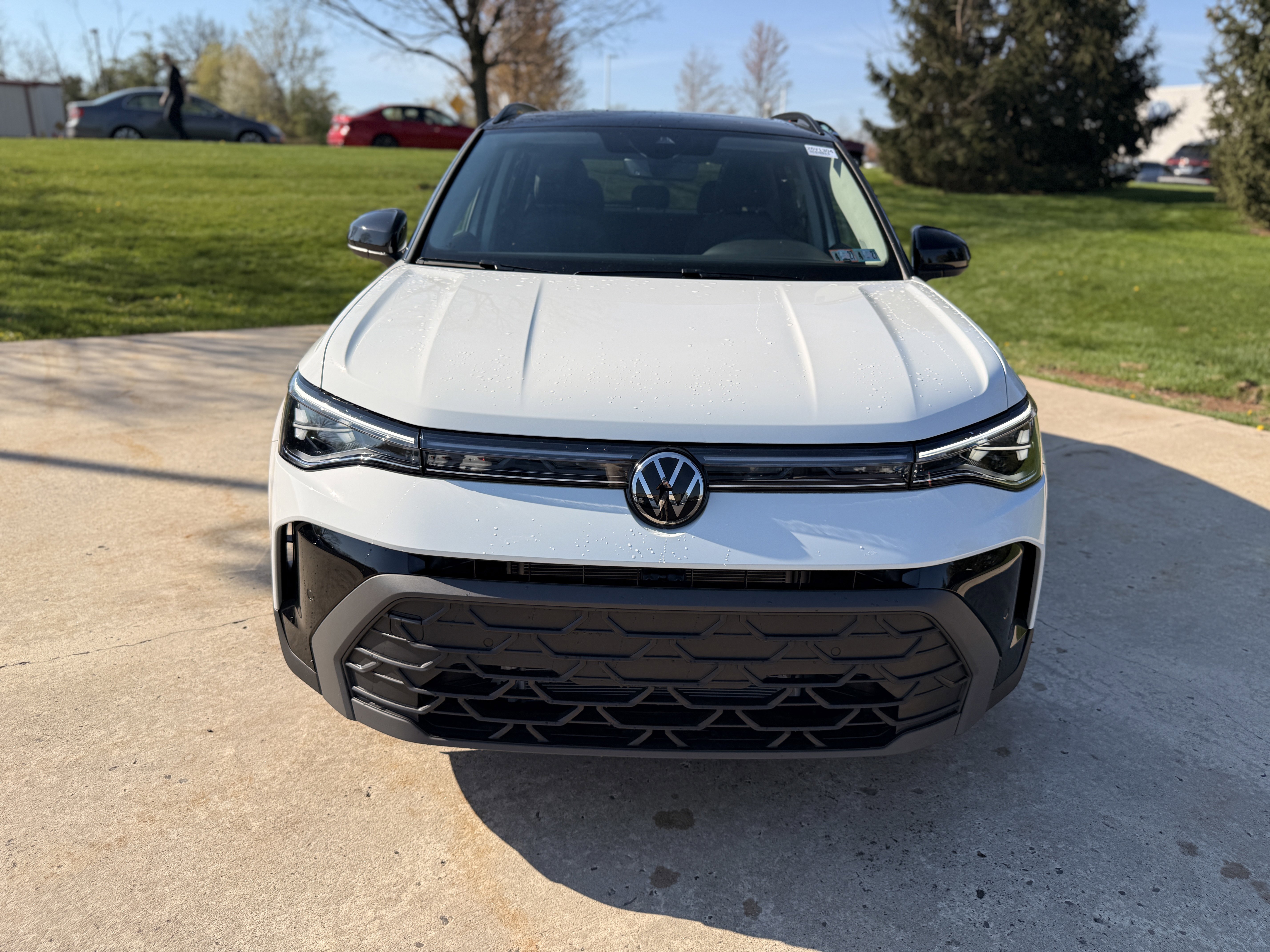 New 2026 Pure White w/Deep Black Roof Volkswagen SE Black image 8