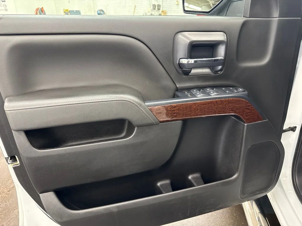 Used 2019 White GMC SLE image 19
