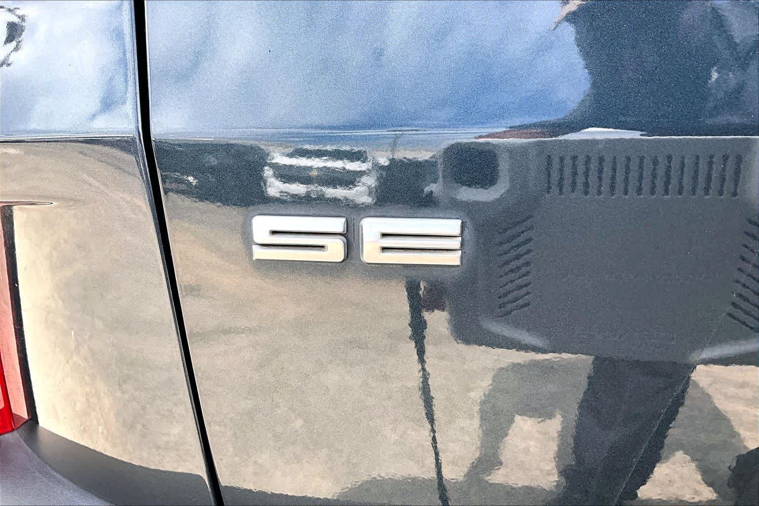Used 2022 Stone Blue Metallic Ford SE image 10