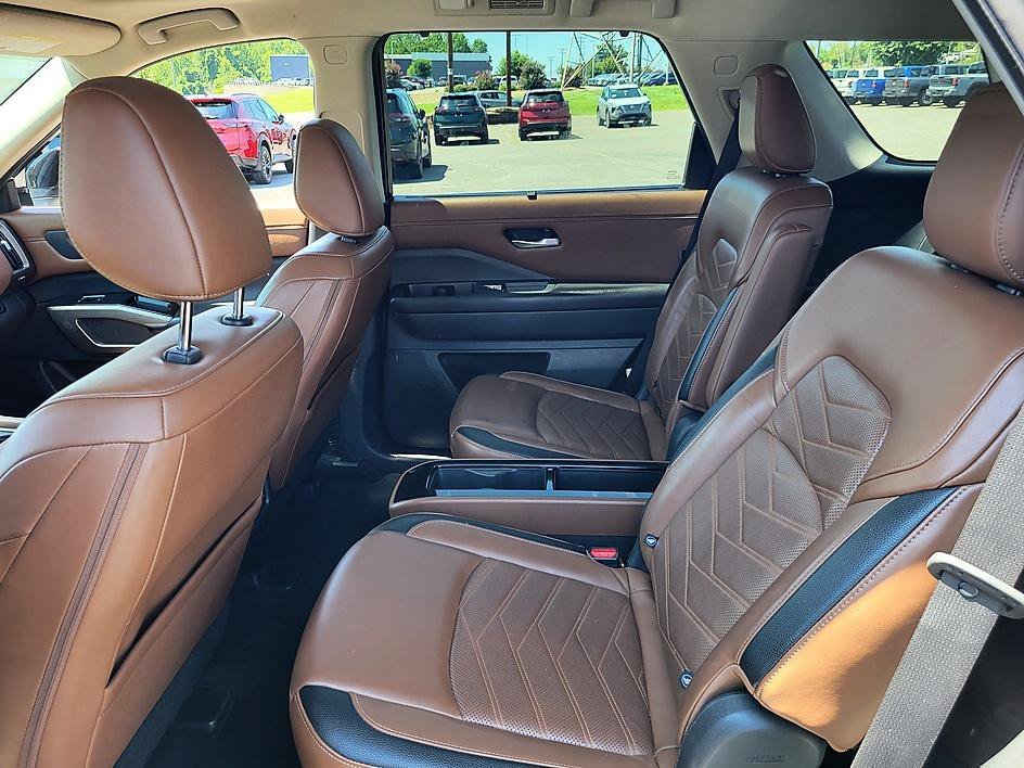 Used 2023 Super Black Nissan Platinum image 13