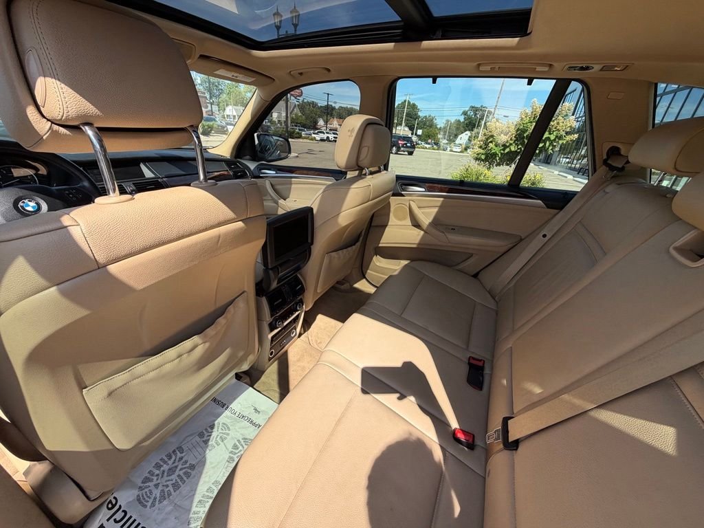 Used 2011 White BMW xDrive35i image 30