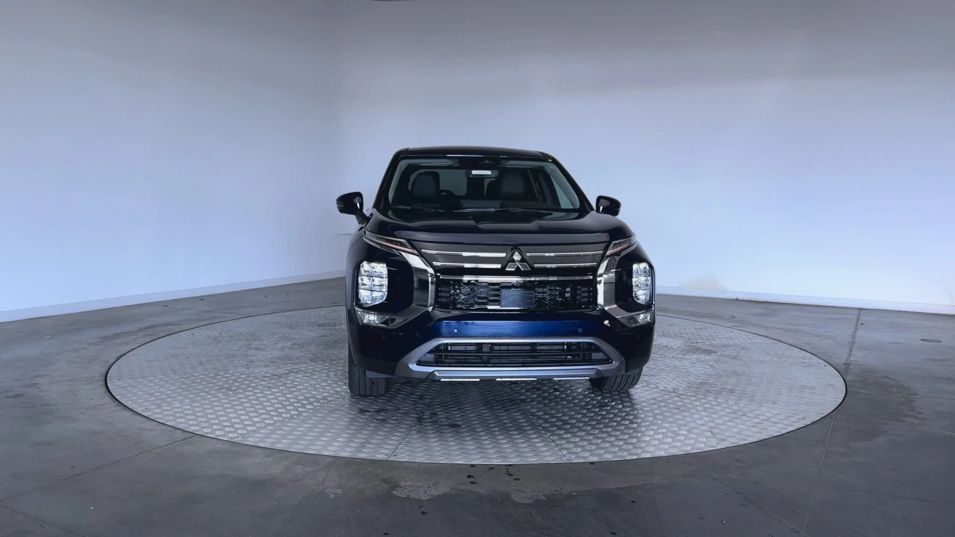New 2026 Cosmic Blue Metallic Mitsubishi SE image 3