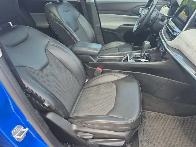 Certified Used 2022 Blue Jeep Latitude image 38