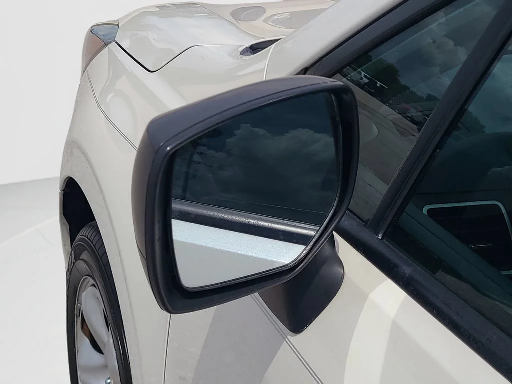 Used 2018 White Subaru 2.5i image 24