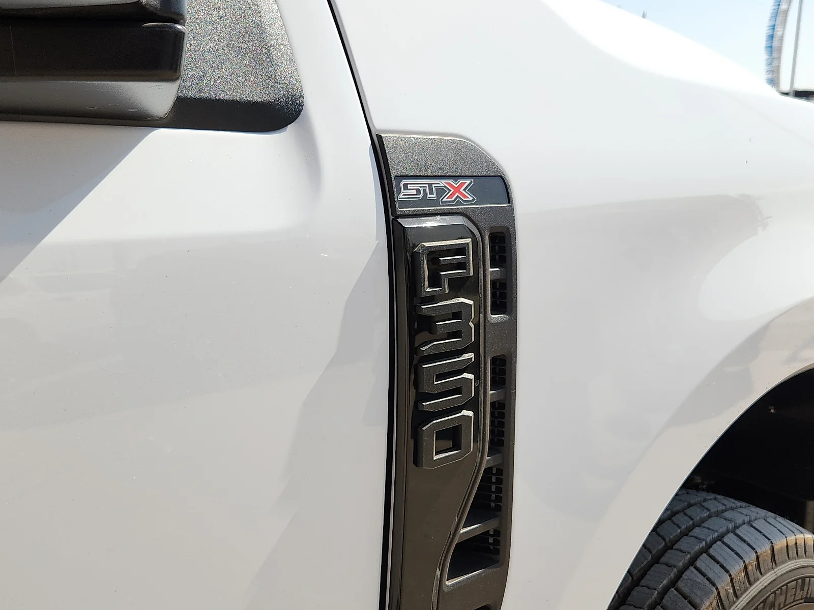 New 2027 Oxford White Ford XL image 10