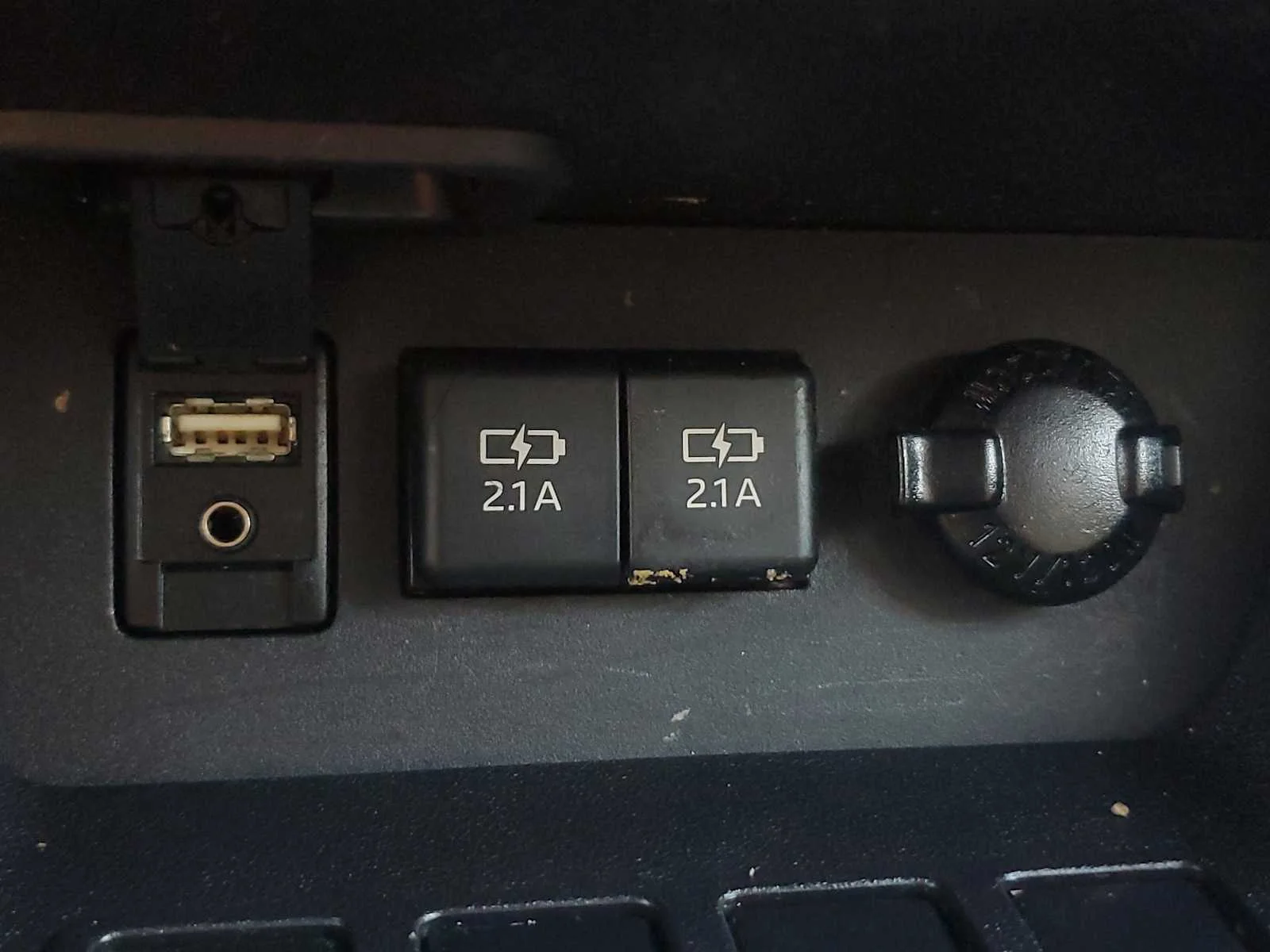 Used 2019 Midnight Black Metallic Toyota LE image 26